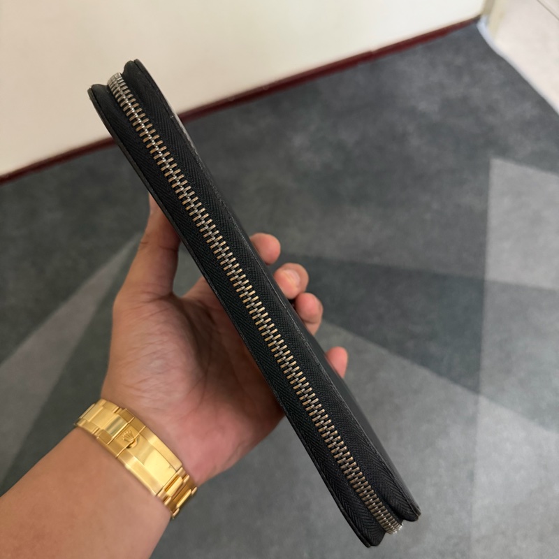Lv水波紋皮革拉鍊護照長夾 (M6385N)-3