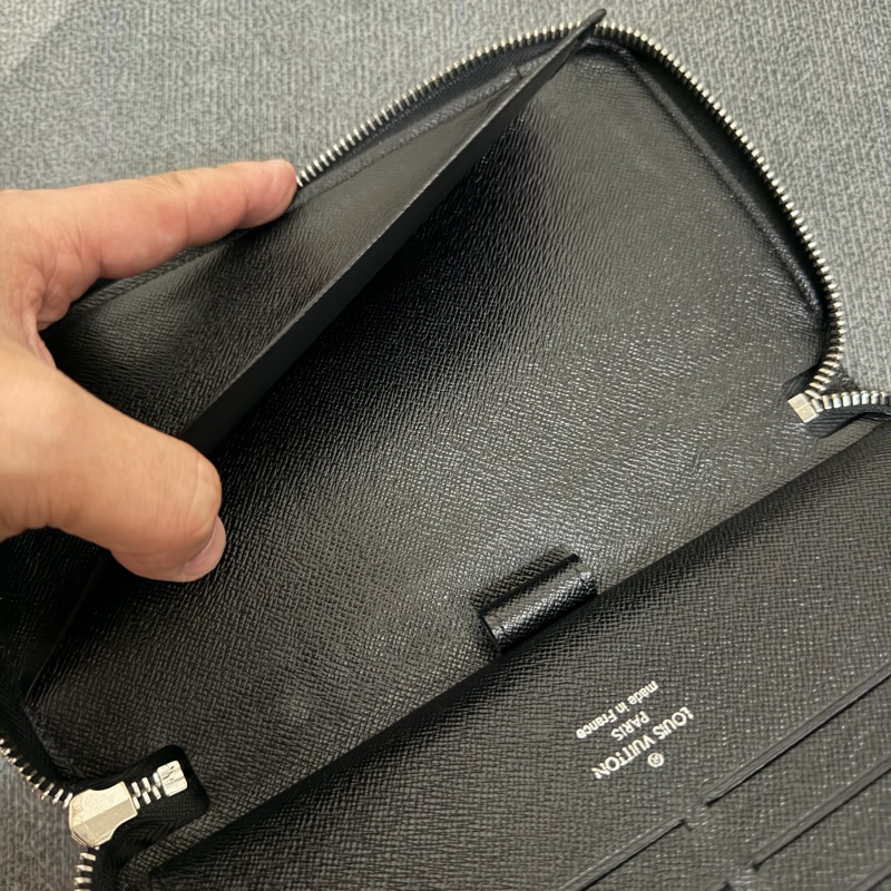 Lv水波紋皮革拉鍊護照長夾 (M6385N)-6