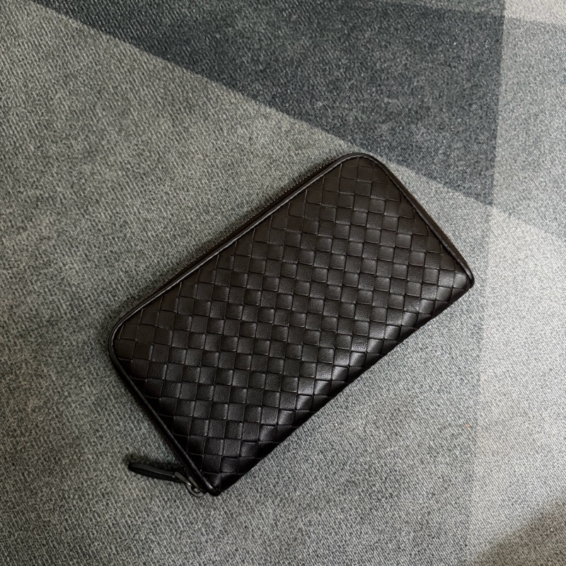 Bv經典深棕色編織拉鍊長夾-1