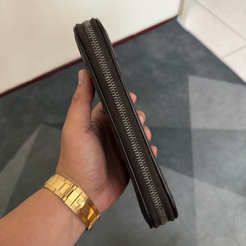 Bv經典深棕色編織拉鍊長夾-3