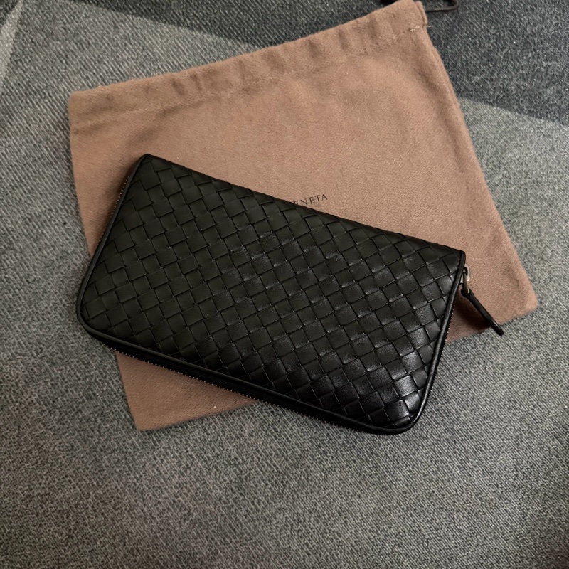 Bv經典黑色編織拉鍊長夾-1