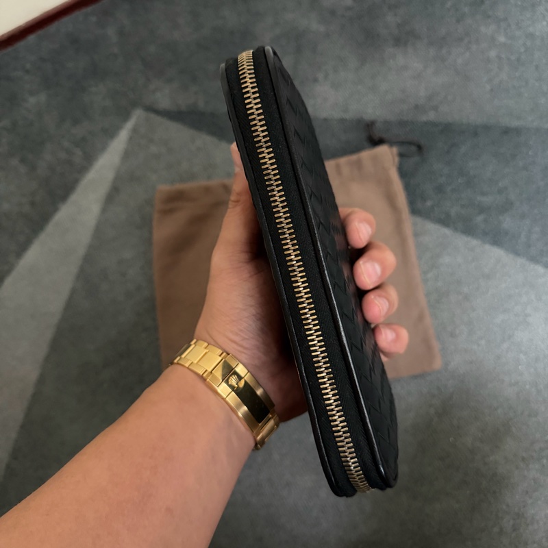 Bv經典黑色編織拉鍊長夾-3