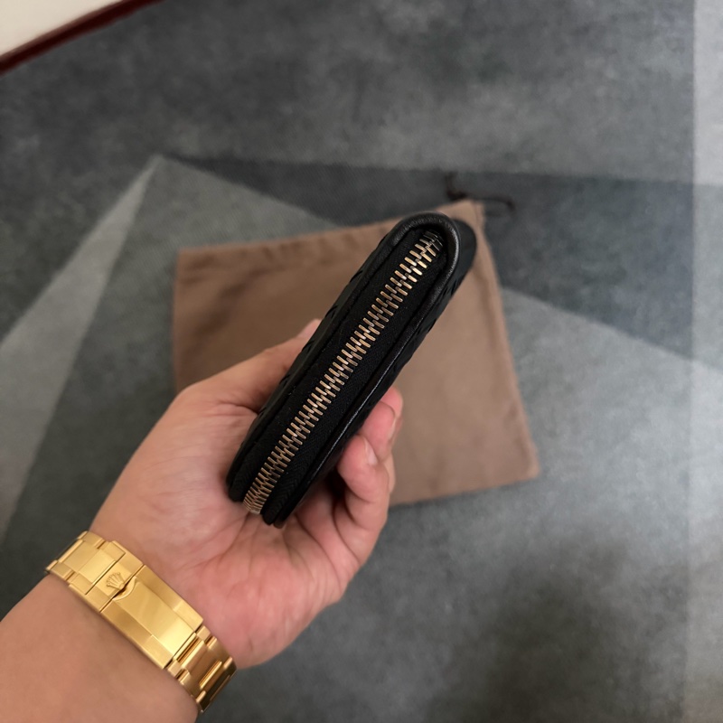 Bv經典黑色編織拉鍊長夾-4