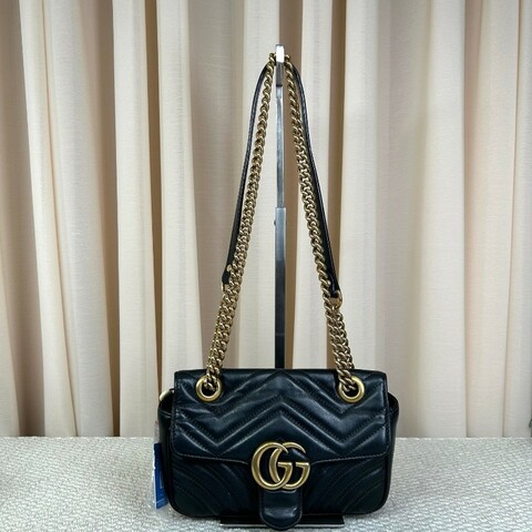 古馳GUCCI馬蒙22單肩斜挎包 古金色的經典雙G標誌 整體飽滿又精緻 出門輕便又百搭