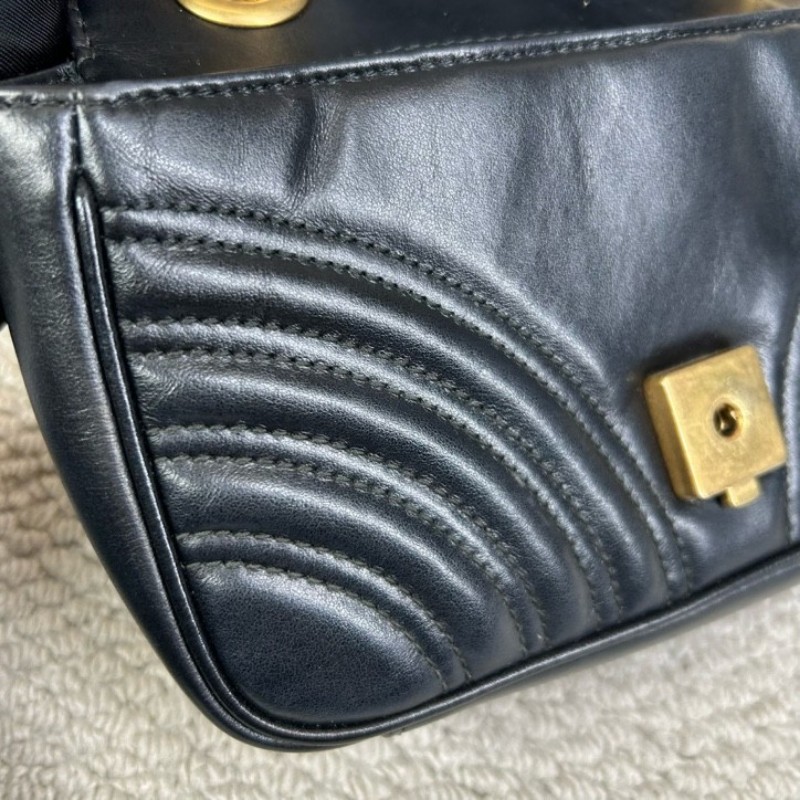 古馳GUCCI馬蒙22單肩斜挎包 古金色的經典雙G標誌 整體飽滿又精緻 出門輕便又百搭-16