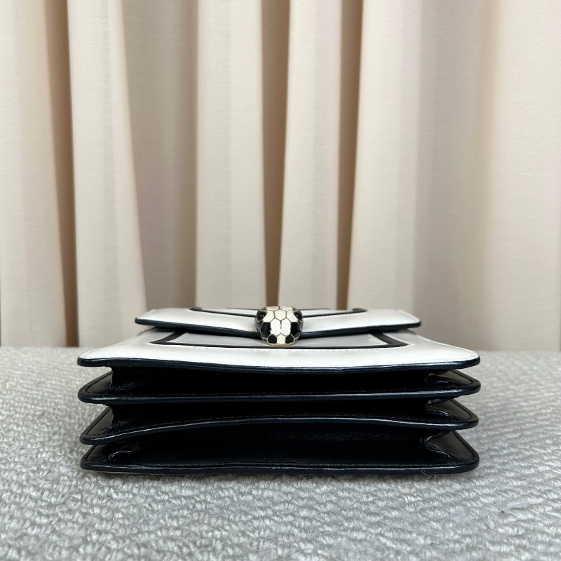 寶格麗BVLGARI黑白拼色蛇頭風琴包 銀色鏈條肩帶 可單肩可斜挎 容量實用 日常通勤百搭氣質款-4