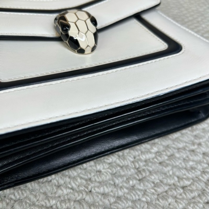 寶格麗BVLGARI黑白拼色蛇頭風琴包 銀色鏈條肩帶 可單肩可斜挎 容量實用 日常通勤百搭氣質款-8