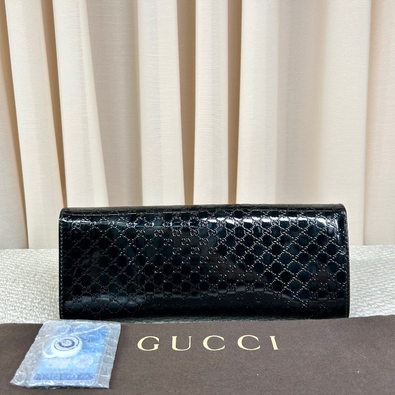 古馳Gucci黑色漆皮雙G壓紋手拿包 經典優雅 漆皮材質 晚宴搭配不要太好看 適合各種場合 女王氣場全開-6