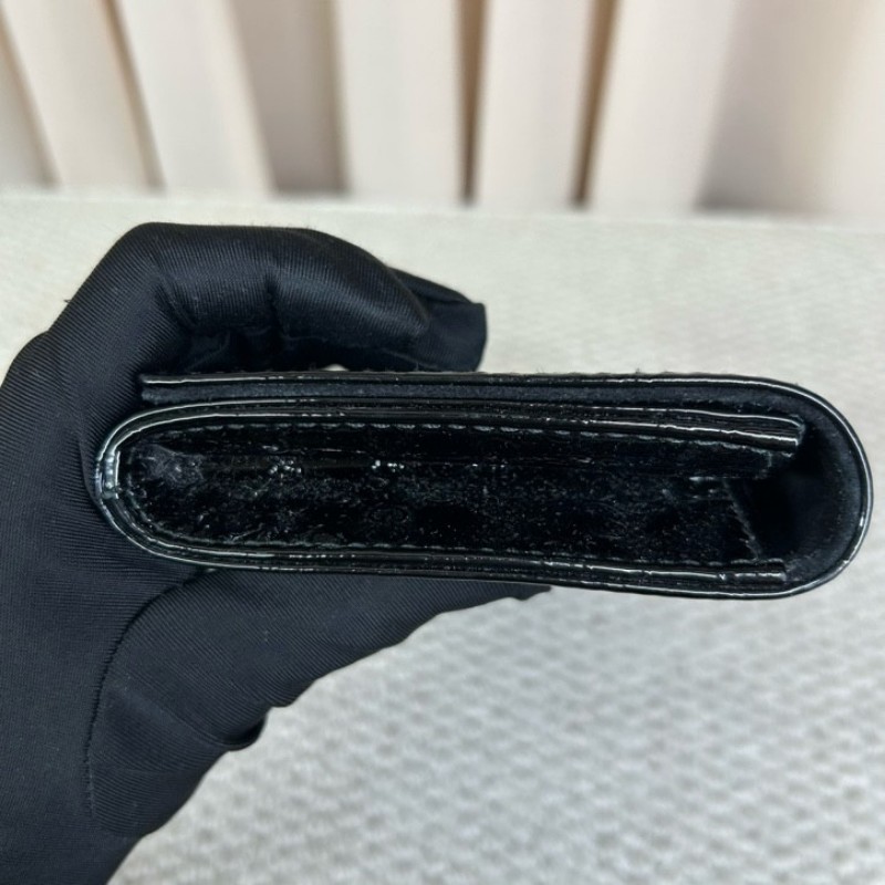 古馳Gucci黑色漆皮雙G壓紋手拿包 經典優雅 漆皮材質 晚宴搭配不要太好看 適合各種場合 女王氣場全開-9