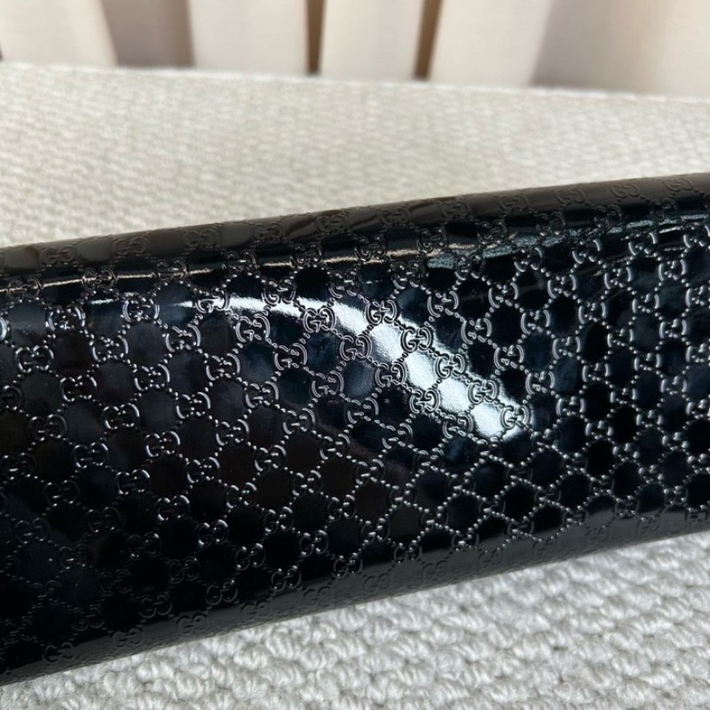 古馳Gucci黑色漆皮雙G壓紋手拿包 經典優雅 漆皮材質 晚宴搭配不要太好看 適合各種場合 女王氣場全開-12