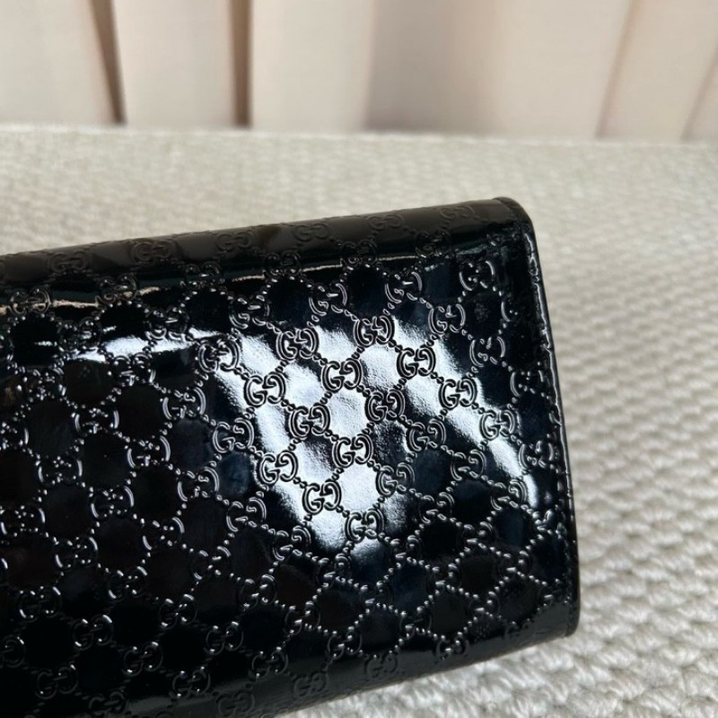 古馳Gucci黑色漆皮雙G壓紋手拿包 經典優雅 漆皮材質 晚宴搭配不要太好看 適合各種場合 女王氣場全開-13