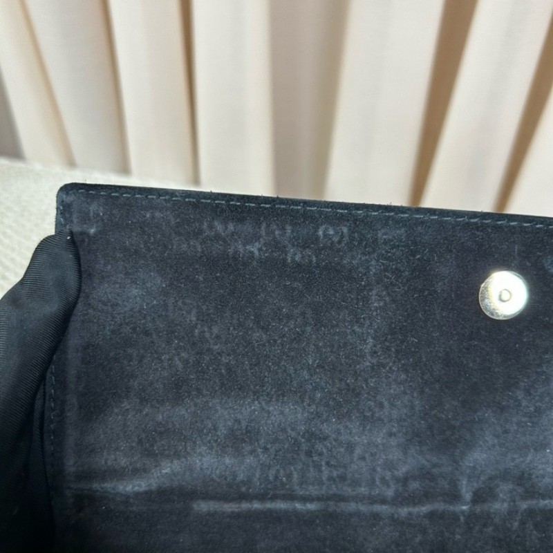 古馳Gucci黑色漆皮雙G壓紋手拿包 經典優雅 漆皮材質 晚宴搭配不要太好看 適合各種場合 女王氣場全開-16