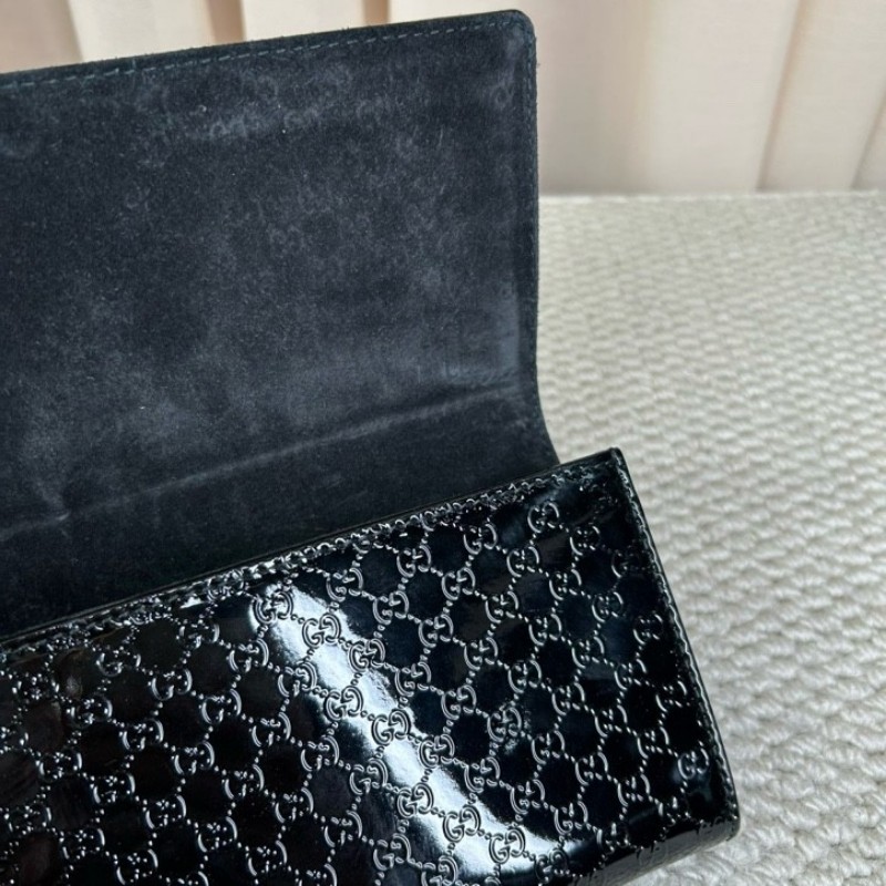 古馳Gucci黑色漆皮雙G壓紋手拿包 經典優雅 漆皮材質 晚宴搭配不要太好看 適合各種場合 女王氣場全開-17