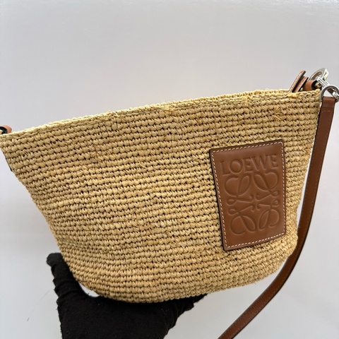 LOEWE 酒椰纖維拼小牛皮 SLIT POCHETTE 斜背包