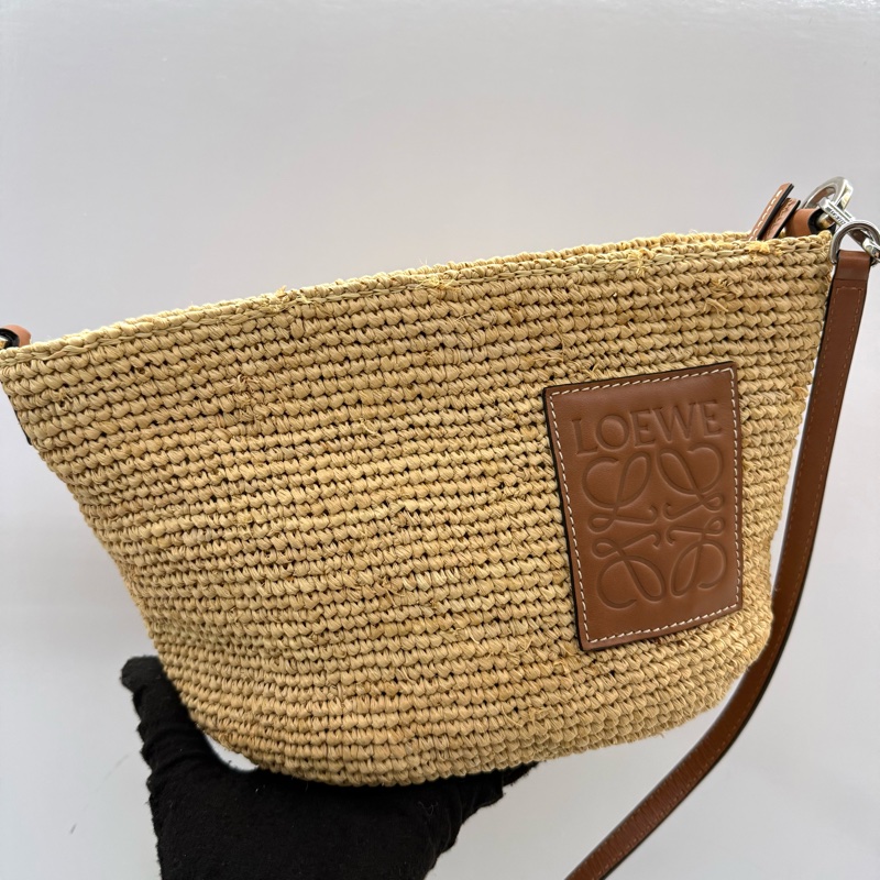 LOEWE 酒椰纖維拼小牛皮 SLIT POCHETTE 斜背包-0