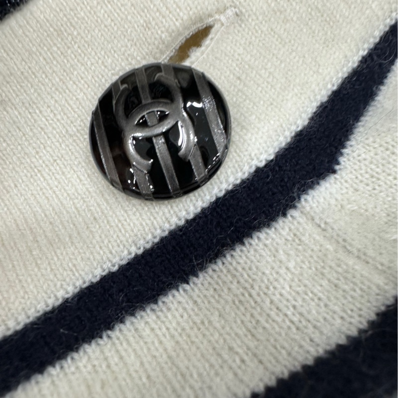 Chanel 香奈兒一字肩鏈條條紋羊絨毛衣上衣 36碼-2