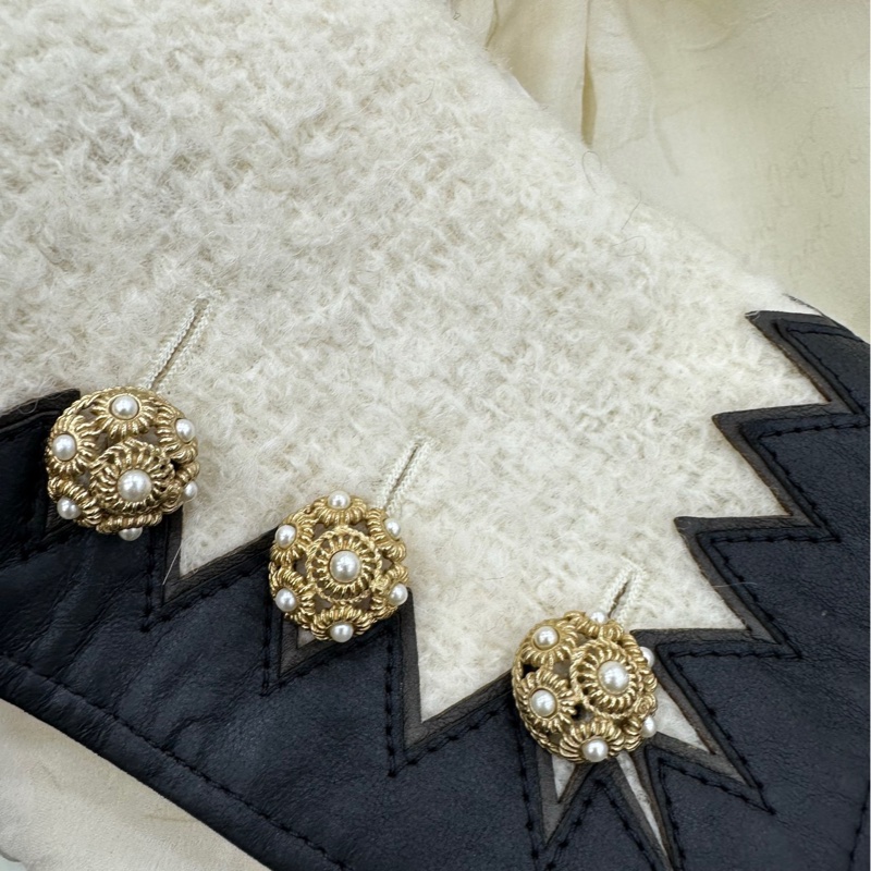 Chanel 香奈兒秀款薩爾斯堡高級手工坊系列外套。 36碼-2