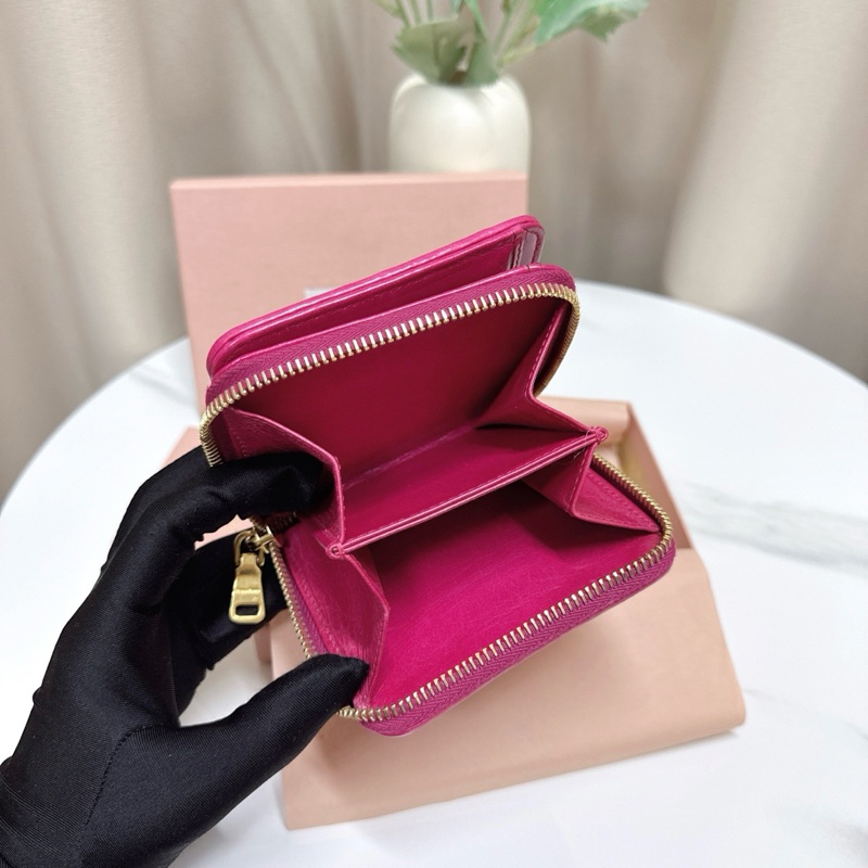 99新 Miumiu繆繆 經典款 玫紅色短款 錢包-4