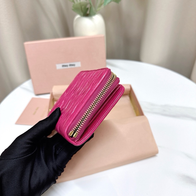 99新 Miumiu繆繆 經典款 玫紅色短款 錢包-5