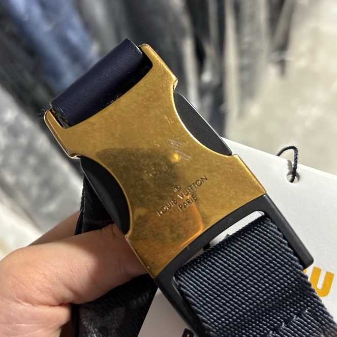 Louis Vuitton 老花漸層腰包 M23905-3