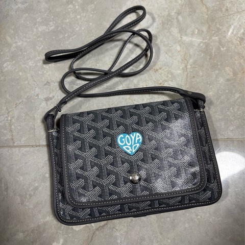 Goyard 灰色愛心限定Plumet單肩包