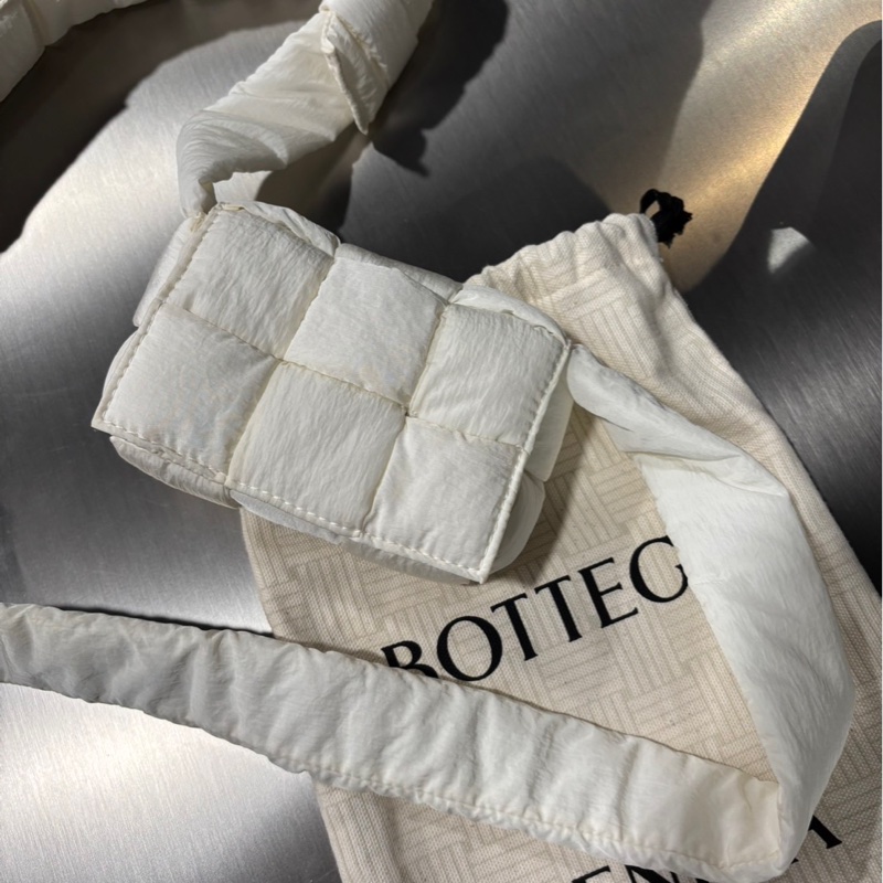 Bottega Veneta BV 枕頭白色小肩包-10