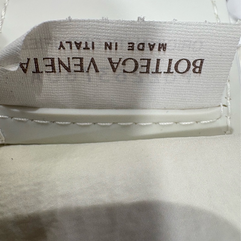 Bottega Veneta BV 枕頭白色小肩包-17