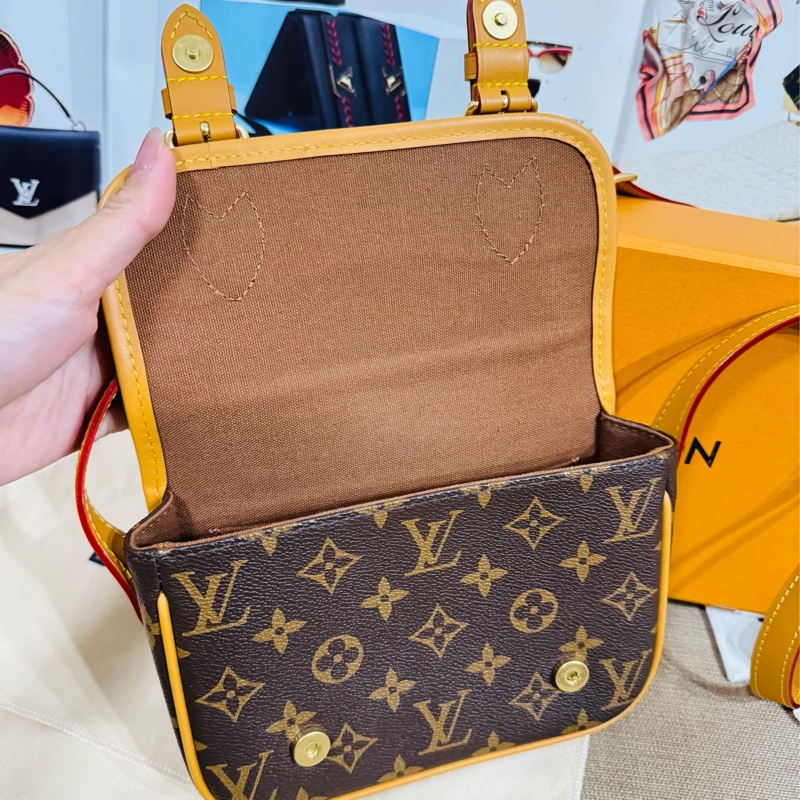LV M26805 Satchel 經典老花翻蓋式斜背包/郵差包 98閒置品 芯片款-3