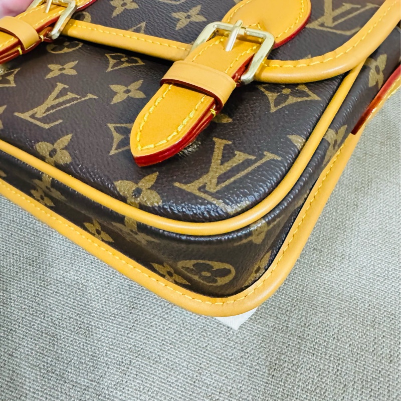 LV M26805 Satchel 經典老花翻蓋式斜背包/郵差包 98閒置品 芯片款-9