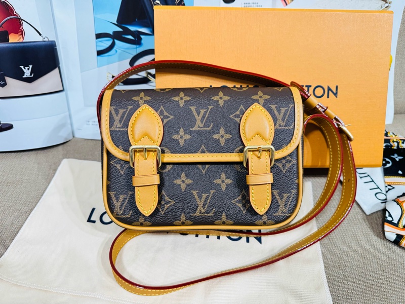 LV M26805 Satchel 經典老花翻蓋式斜背包/郵差包 98閒置品 芯片款-10
