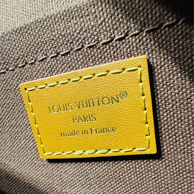 LV M26805 Satchel 經典老花翻蓋式斜背包/郵差包 98閒置品 芯片款-11