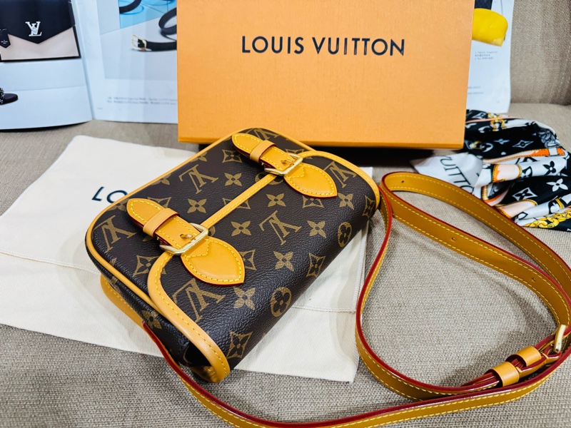 LV M26805 Satchel 經典老花翻蓋式斜背包/郵差包 98閒置品 芯片款-15