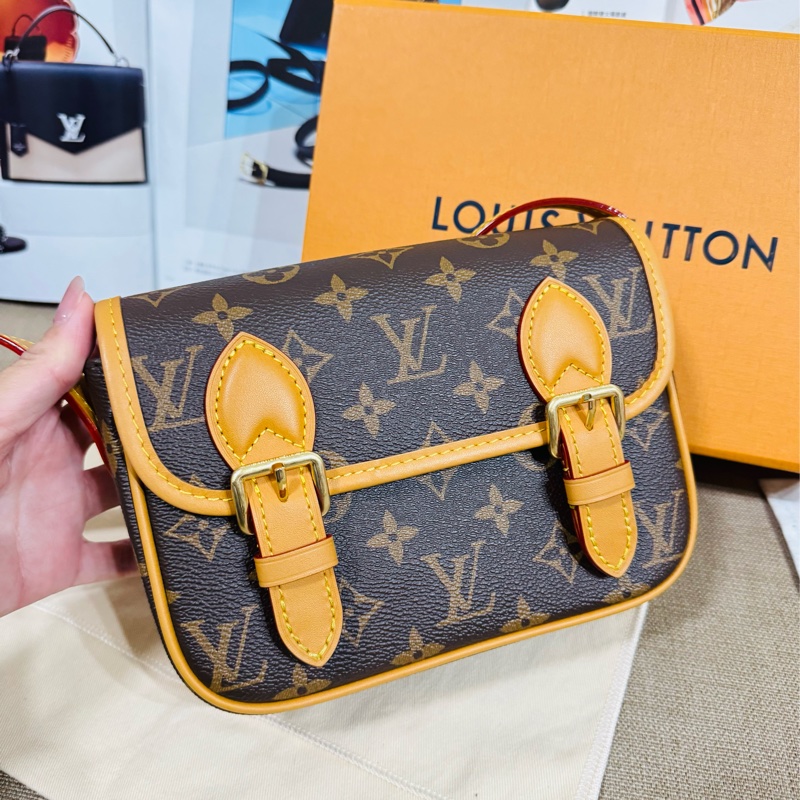 LV M26805 Satchel 經典老花翻蓋式斜背包/郵差包 98閒置品 芯片款-16