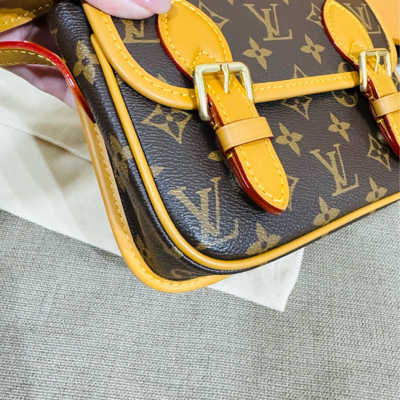 LV M26805 Satchel 經典老花翻蓋式斜背包/郵差包 98閒置品 芯片款-17