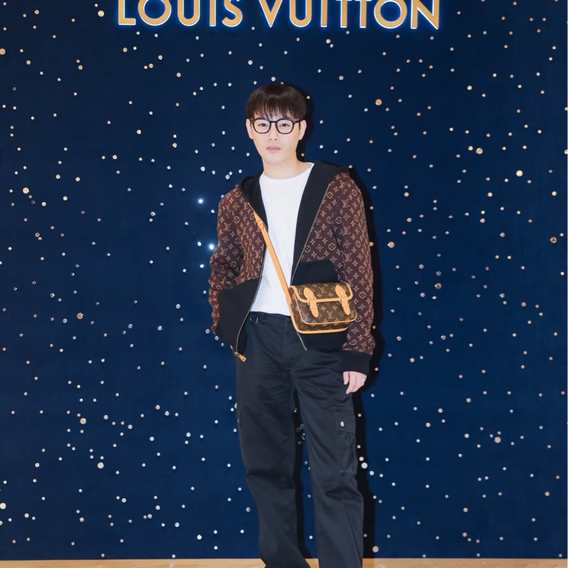 LV M26805 Satchel 經典老花翻蓋式斜背包/郵差包 98閒置品 芯片款-22