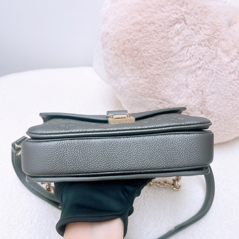 Lv metis pochette east west 灰銀橫版郵差包-2
