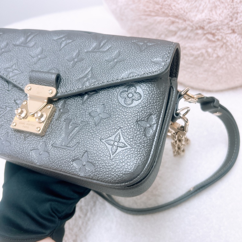 Lv metis pochette east west 灰銀橫版郵差包-3