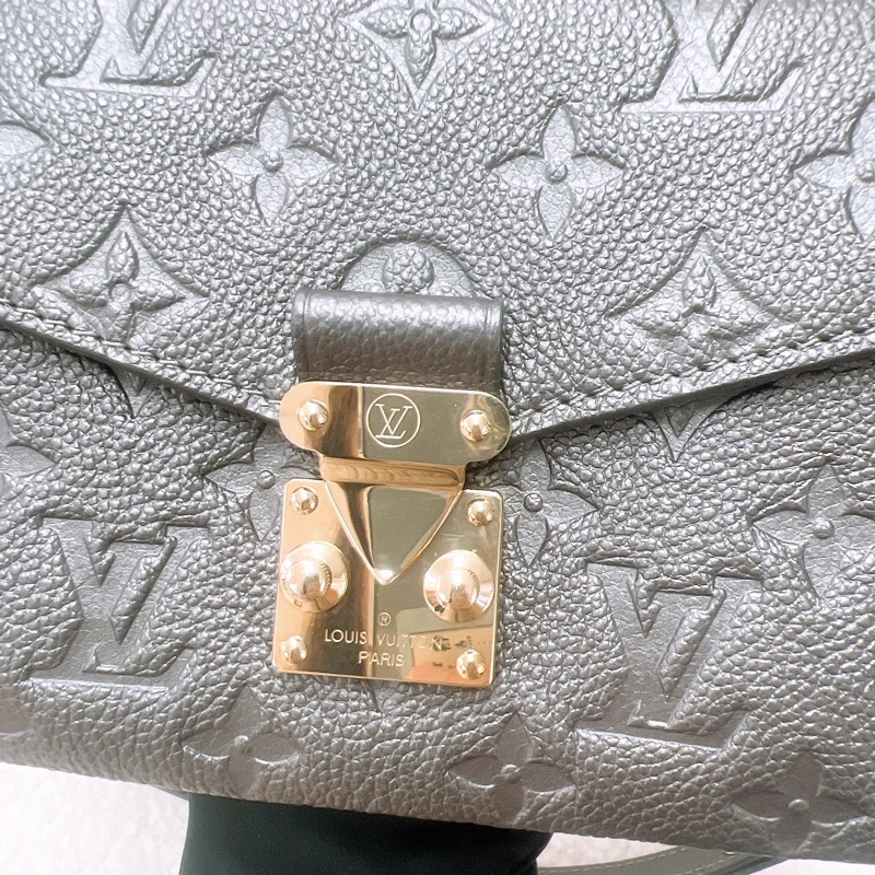 Lv metis pochette east west 灰銀橫版郵差包-5