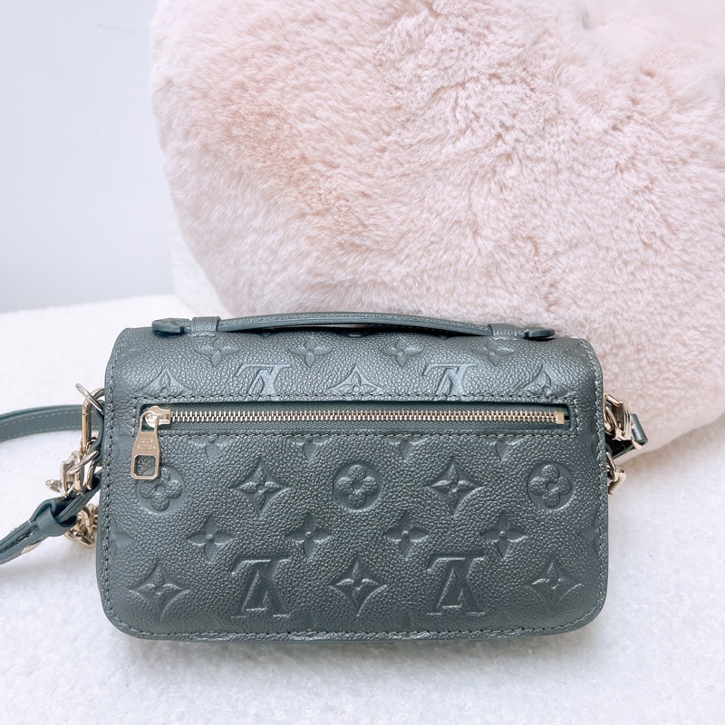 Lv metis pochette east west 灰銀橫版郵差包-7