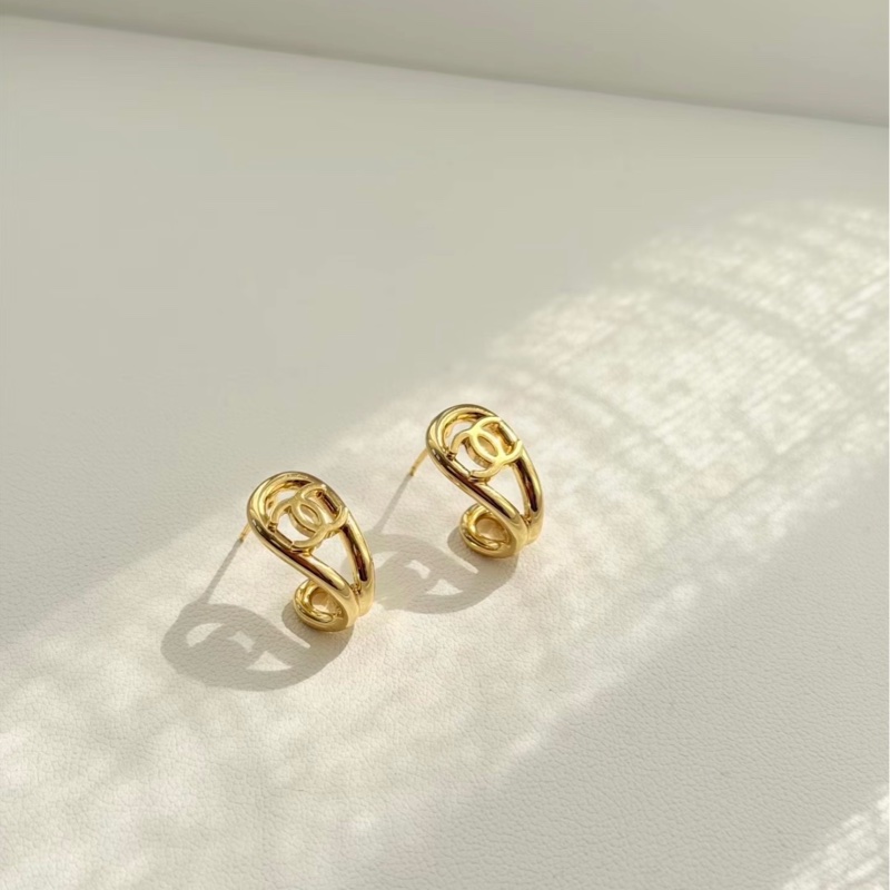 全新 香奈兒26p線條簍空耳環-2