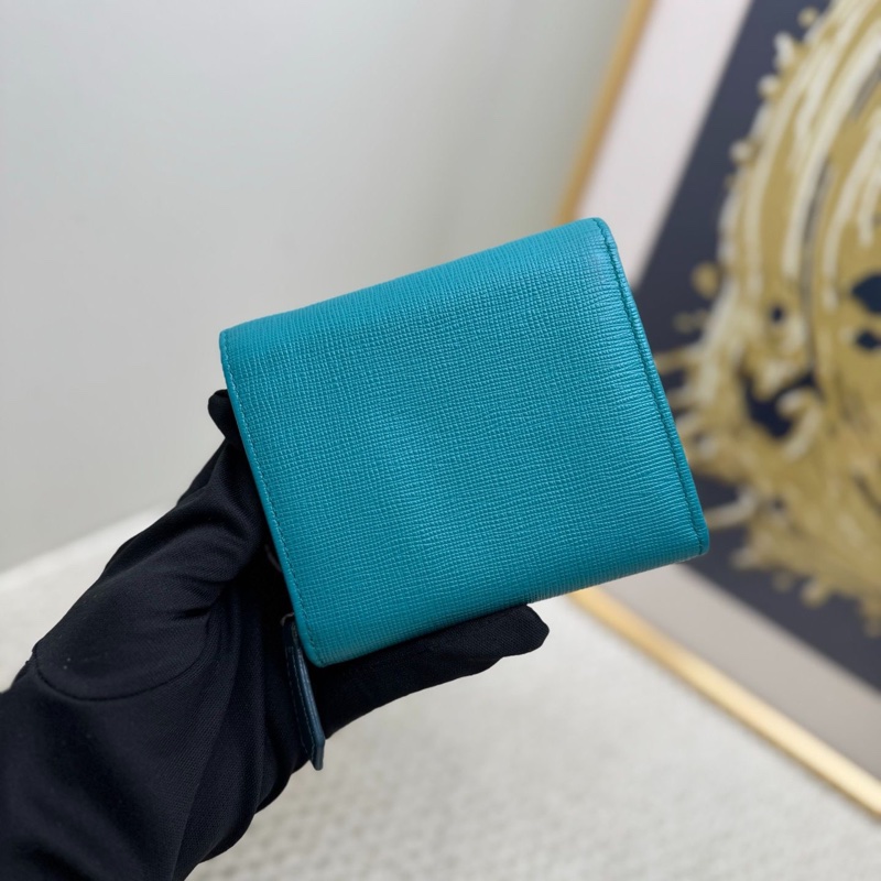 Fendi/芬迪 水綠色顆粒牛皮紋金扣短款錢包  無附件-2