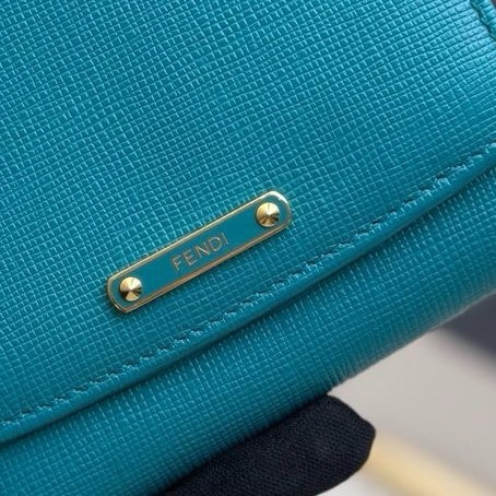 Fendi/芬迪 水綠色顆粒牛皮紋金扣短款錢包  無附件-5