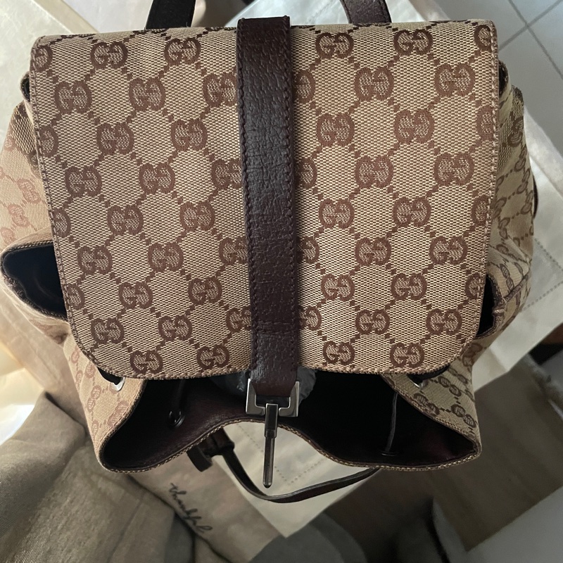 Gucci 經典GG老花後背包🎒 肩背包/雙肩包/旅行包/過夜包/水桶包/束口包 🎒側背/手提🎒正品🎒況不錯🎒男女皆適-18