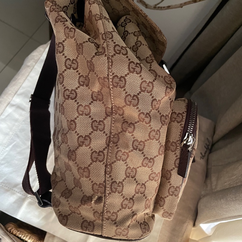 Gucci 經典GG老花後背包🎒 肩背包/雙肩包/旅行包/過夜包/水桶包/束口包 🎒側背/手提🎒正品🎒況不錯🎒男女皆適-25