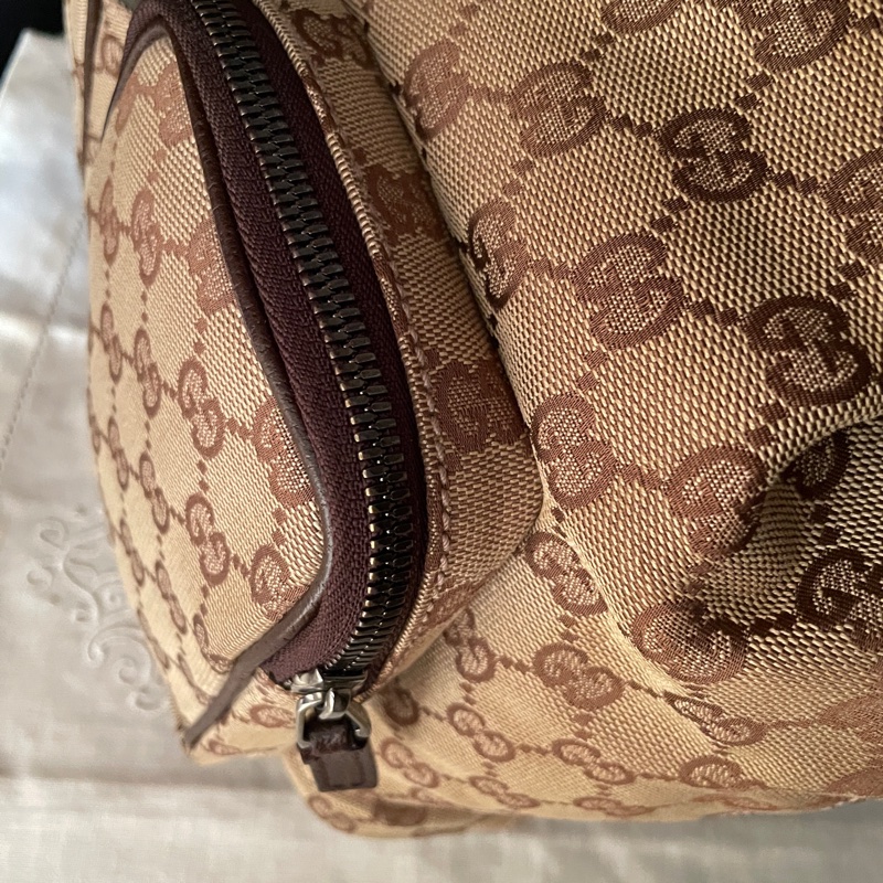 Gucci 經典GG老花後背包🎒 肩背包/雙肩包/旅行包/過夜包/水桶包/束口包 🎒側背/手提🎒正品🎒況不錯🎒男女皆適-33