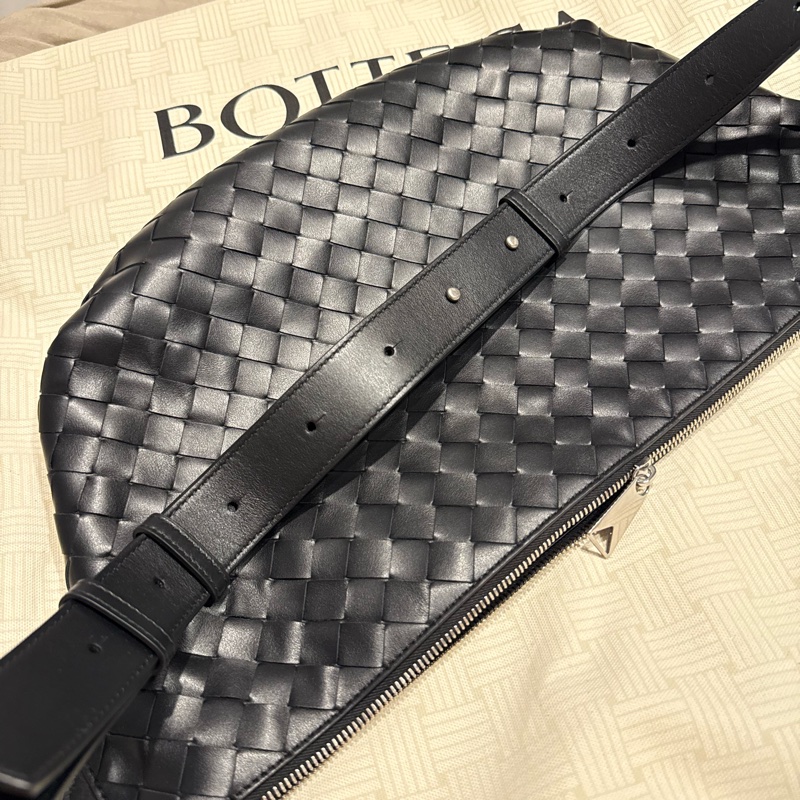 BOTTEGA VENETA 26春夏側背包-12