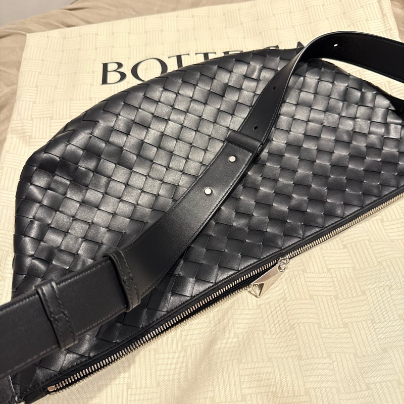 BOTTEGA VENETA 26春夏側背包-13