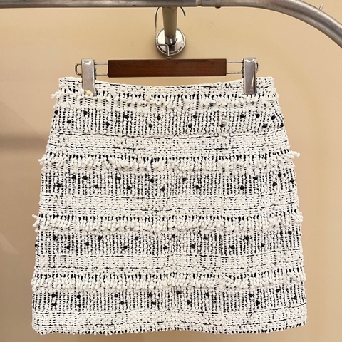 Chanel香奈兒 黑白粗花呢短裙 38碼  腰圍72 裙長45 真絲內襯 手工鑲嵌不規則黑白珍珠