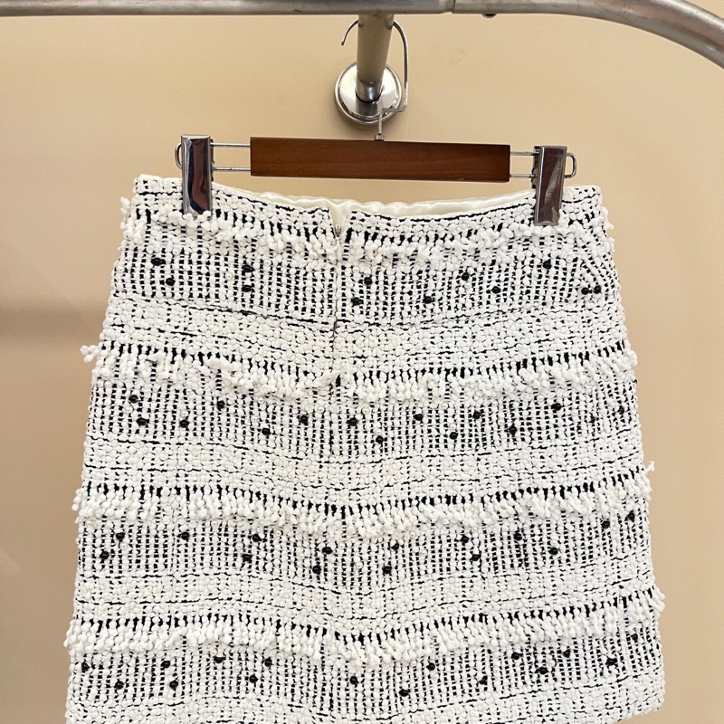Chanel香奈兒 黑白粗花呢短裙 38碼  腰圍72 裙長45 真絲內襯 手工鑲嵌不規則黑白珍珠-1