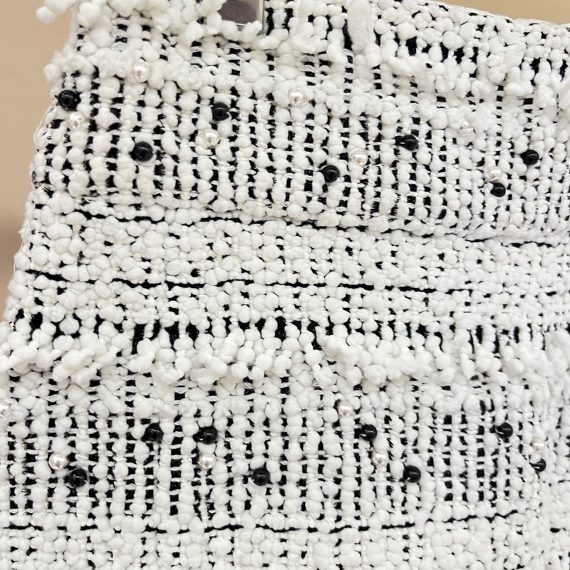 Chanel香奈兒 黑白粗花呢短裙 38碼  腰圍72 裙長45 真絲內襯 手工鑲嵌不規則黑白珍珠-5